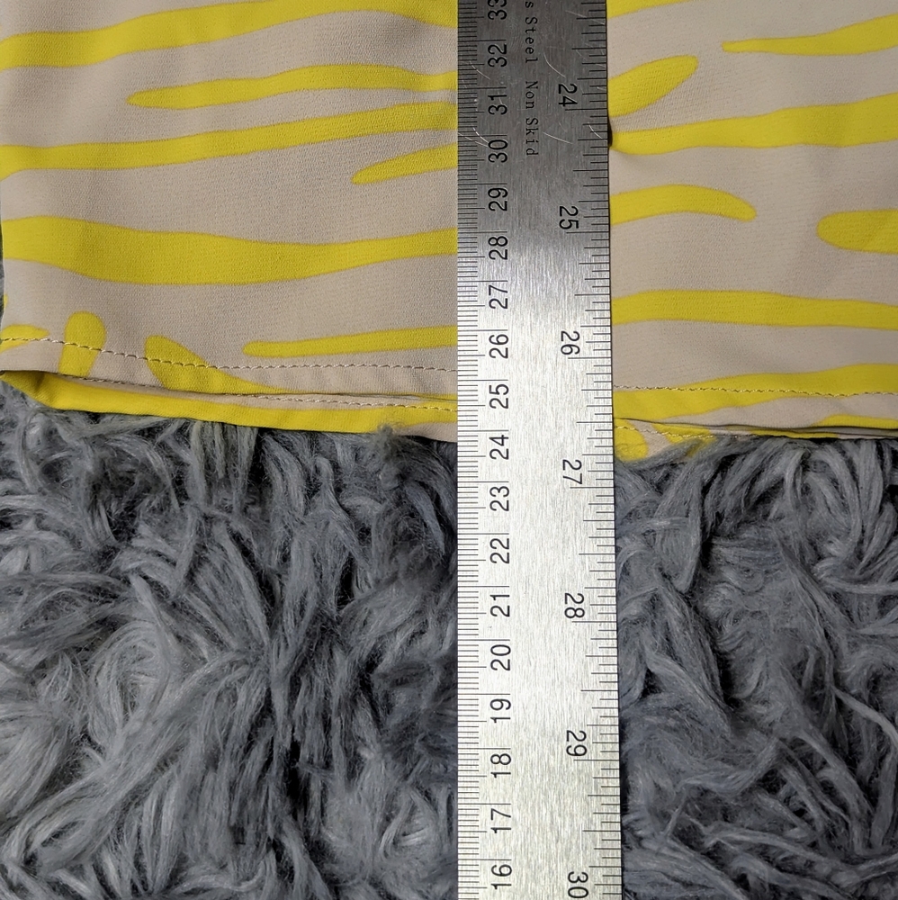 Zebra Animal Print XL Yellow and Tan Puff Sleeve with V-Neck Top - Picture 9 of 9